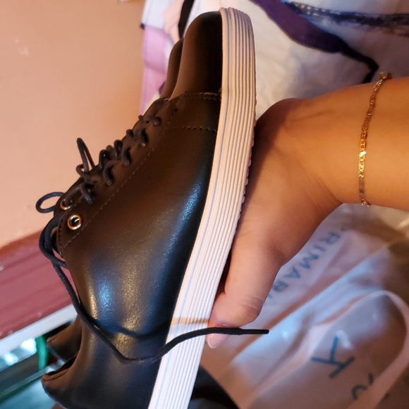 Black Shoes - Picture 2 of 4